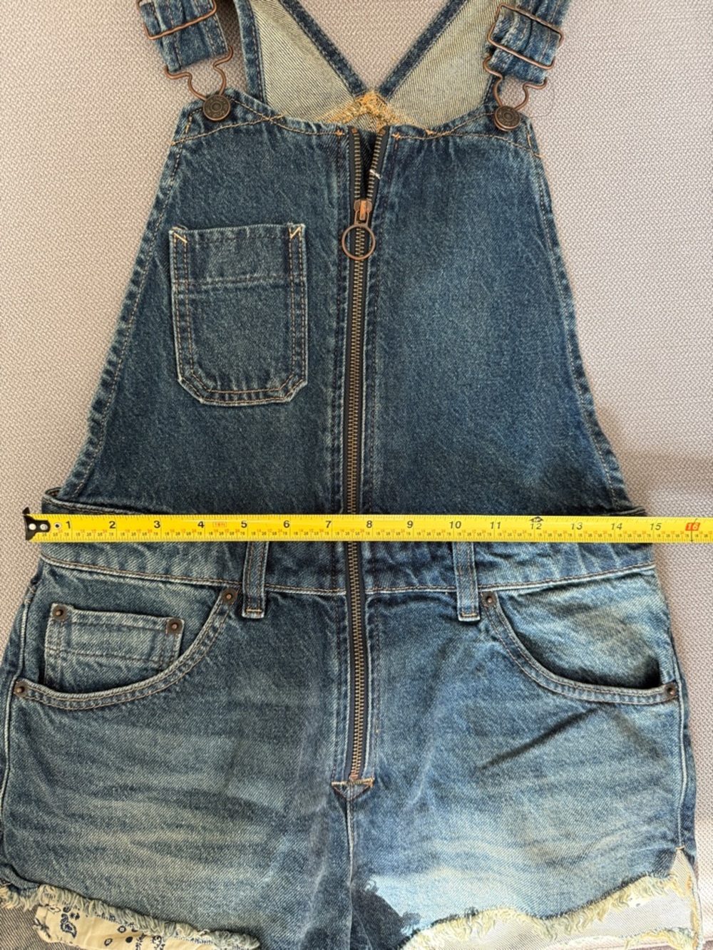 We The Free Denim Shorts
Overalls Women's Size 2 - Picture 4 of 9